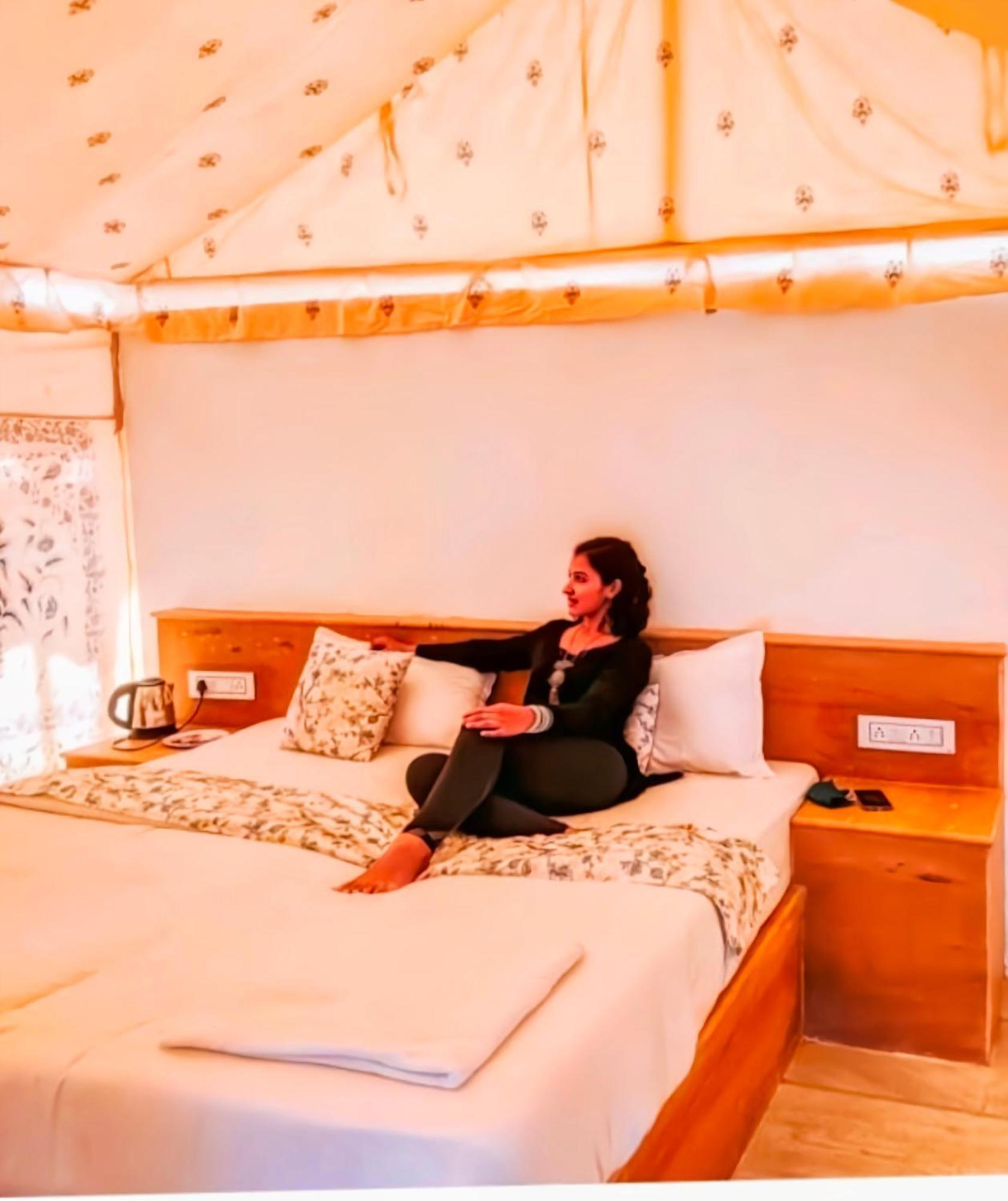 The Saffron Desert Camp Jaisalmer Buitenkant foto