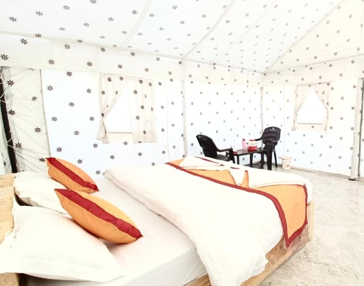 The Saffron Desert Camp Jaisalmer Buitenkant foto